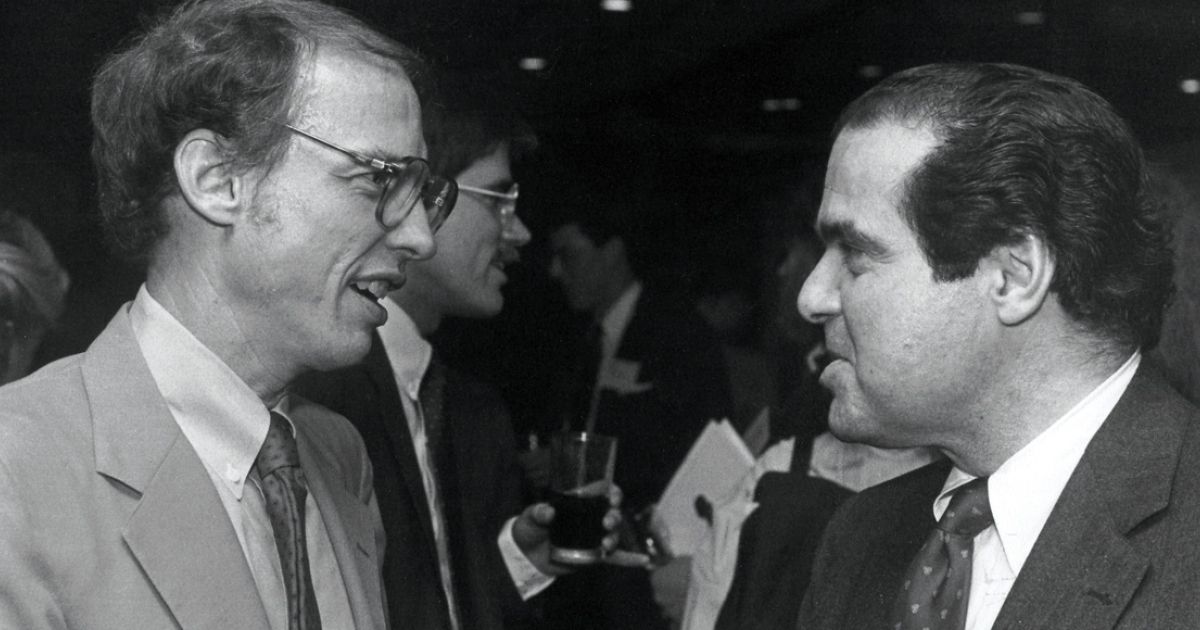 J. Harvie Wilkinson III ’72 of the U.S. Court of Appeals for the Fourth Circuit chats with U.S. Supreme Court Justice Antonin Scalia at the Federalist Society symposium in 1988. Perhaps they were comparing notes as former UVA Law professors? 