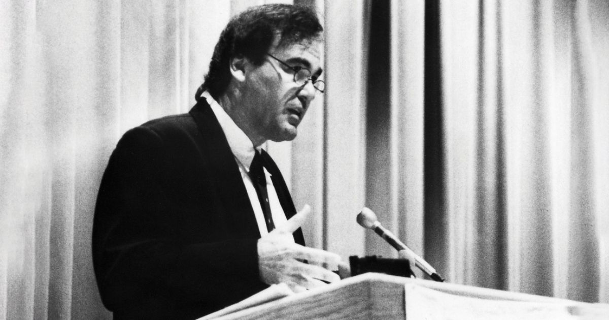 Academy Award-winning writer and director Oliver Stone lectures on “Culture in America in the Twentieth Century” at a Student Legal Forum event in 1993. 