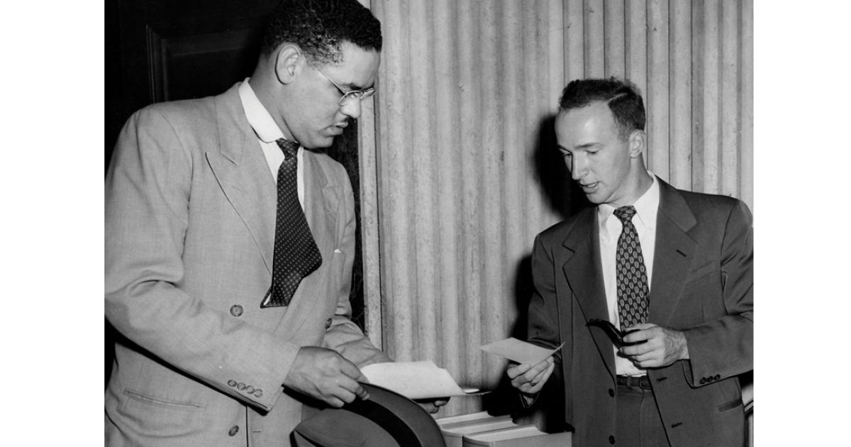 Gregory H. Swanson ’51 consults with Assistant Law Dean Charles Woltz after registration on Sept. 15, 1950. 